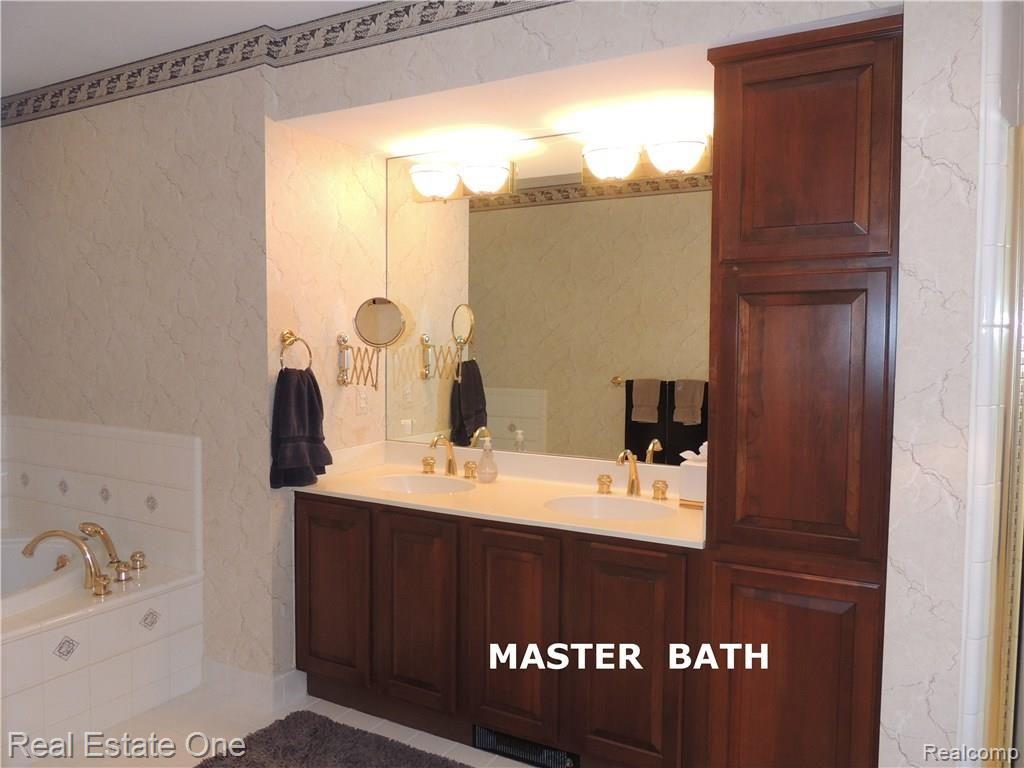 2301 Kingsford Road Rochester Hills, MI 48309 - Photo 12 of 16