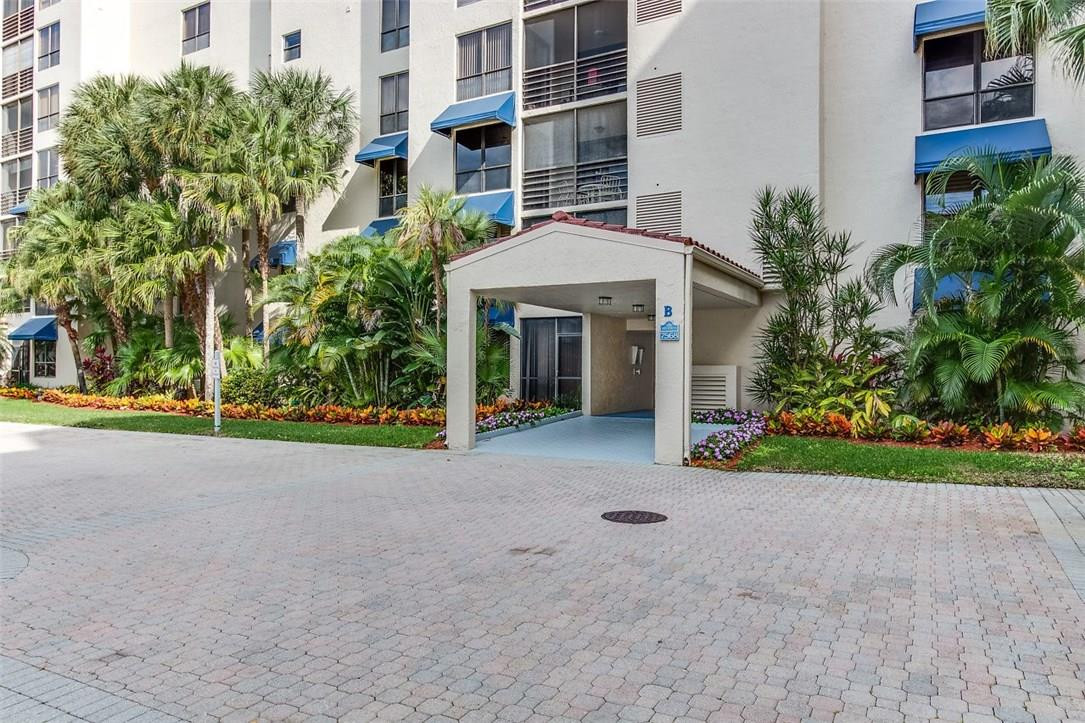 7568 Regency Lake Drive, Unit 701 Boca Raton, FL 33433 - Photo 2 of 27 Photo 2