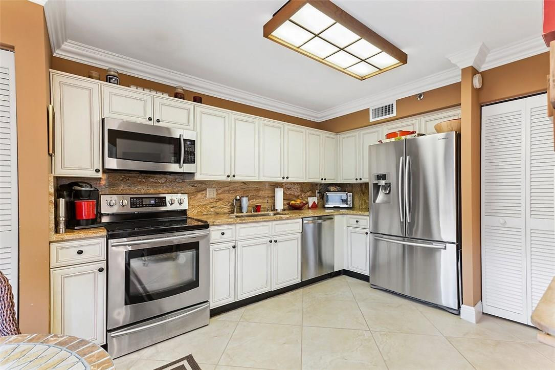 7568 Regency Lake Drive, Unit 701 Boca Raton, FL 33433 - Photo 5 of 27 Photo 5