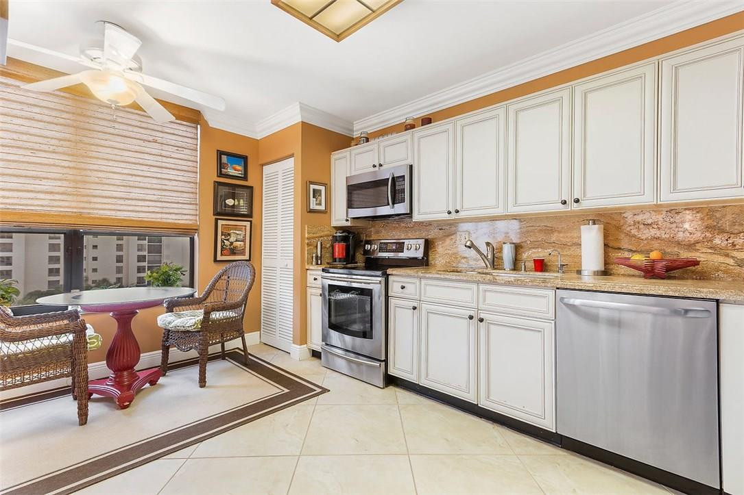 7568 Regency Lake Drive, Unit 701 Boca Raton, FL 33433 - Photo 6 of 27 Photo 6