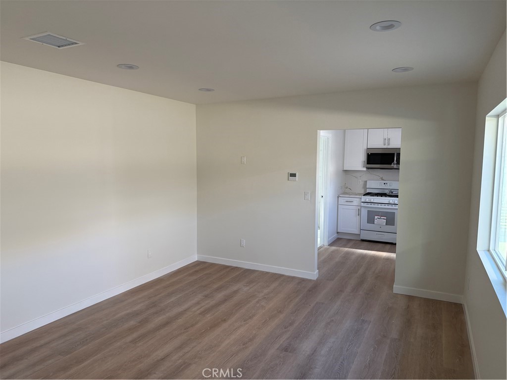 616 Alexander Street Glendale, CA 91203 - Photo 1 of 8 Living/Dining Room
