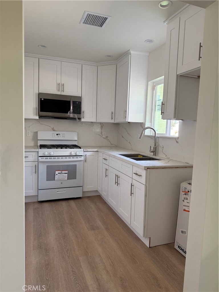 616 Alexander Street Glendale, CA 91203 - Photo 2 of 8 Kitchen