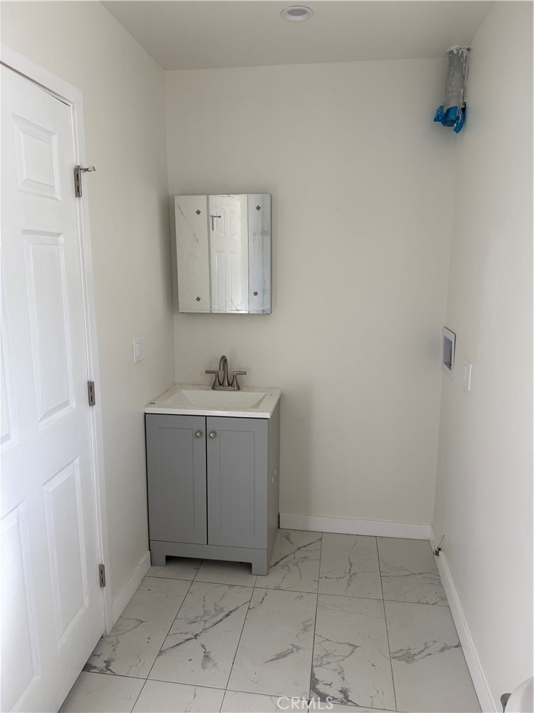 616 Alexander Street Glendale, CA 91203 - Photo 7 of 8 Bathroom Laundry/Dryer