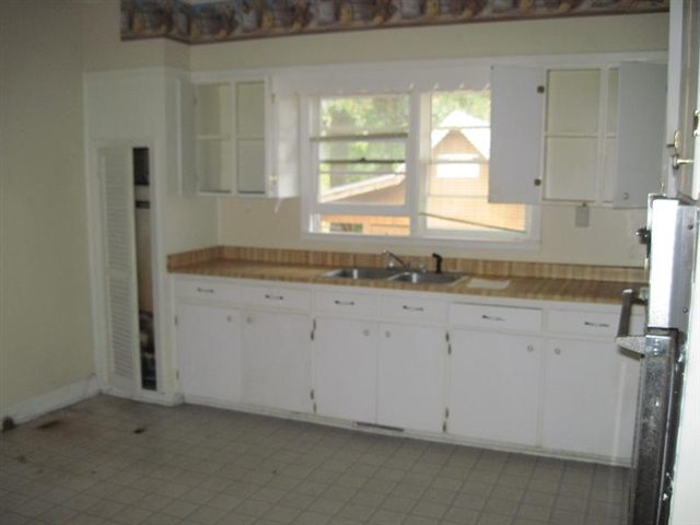 102 Gordon Street Clinton, SC 29325 - Photo 4 of 6 Gallery Image 4