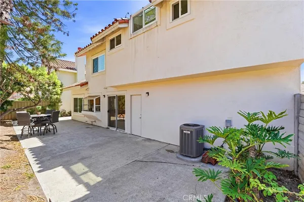 $1,295,000 | 2051 Pueblo, Tustin, CA 92782