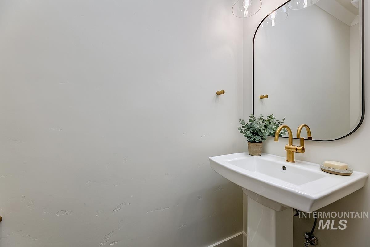 3281 East Englehart Lane Meridian, ID 83642 - Photo 14 of 35 View of bathroom