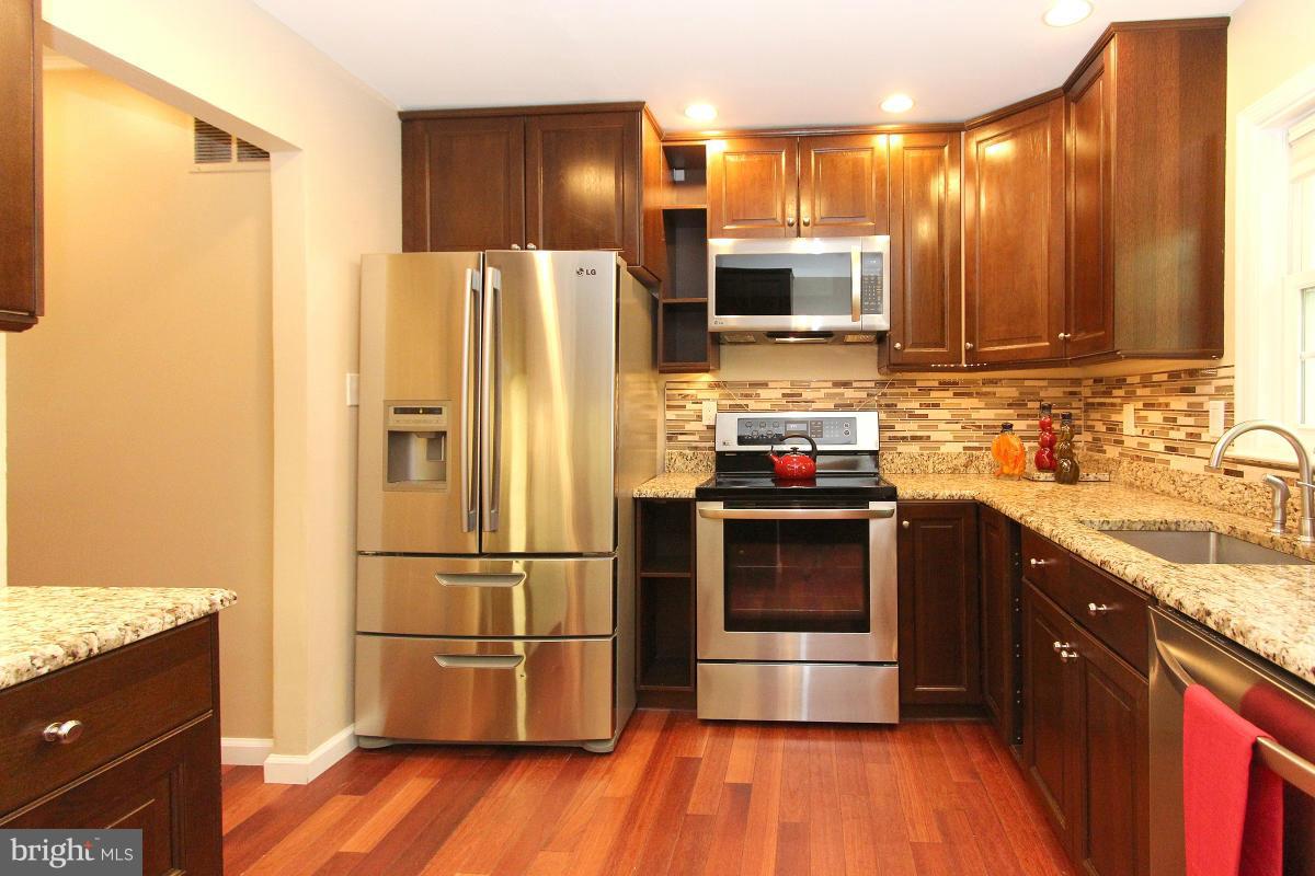7916 Forest Path Way Springfield, VA 22153 - Photo 2 of 30 Kitchen