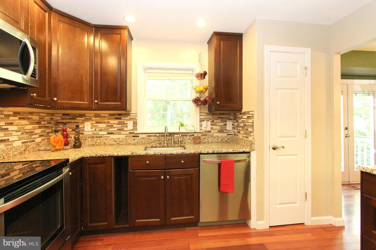 7916 Forest Path Way Springfield, VA 22153 - Photo 11 of 30 Kitchen