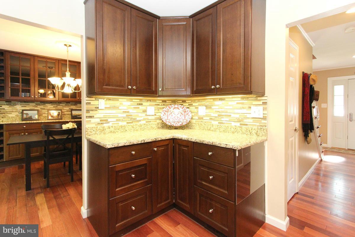 7916 Forest Path Way Springfield, VA 22153 - Photo 12 of 30 Kitchen