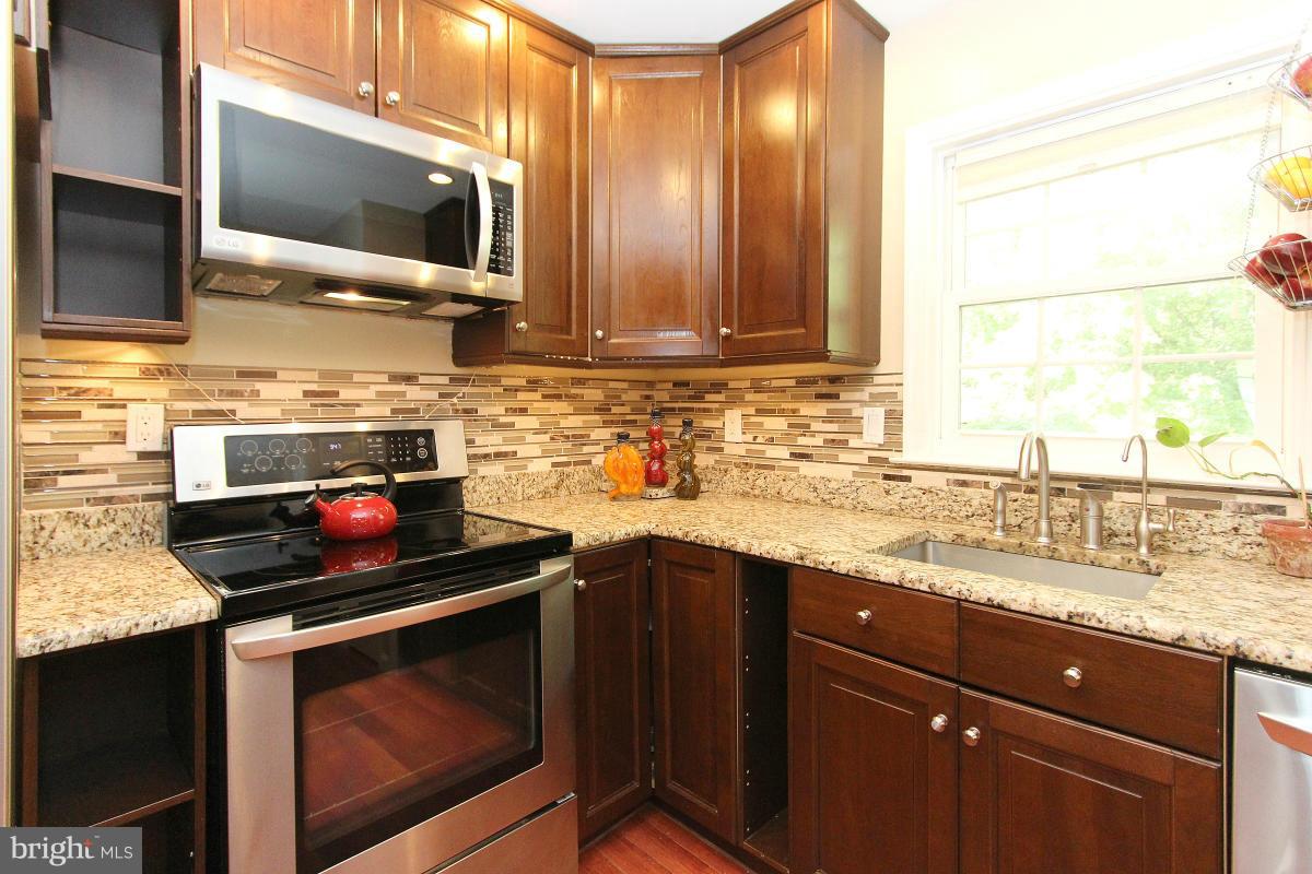 7916 Forest Path Way Springfield, VA 22153 - Photo 13 of 30 Kitchen