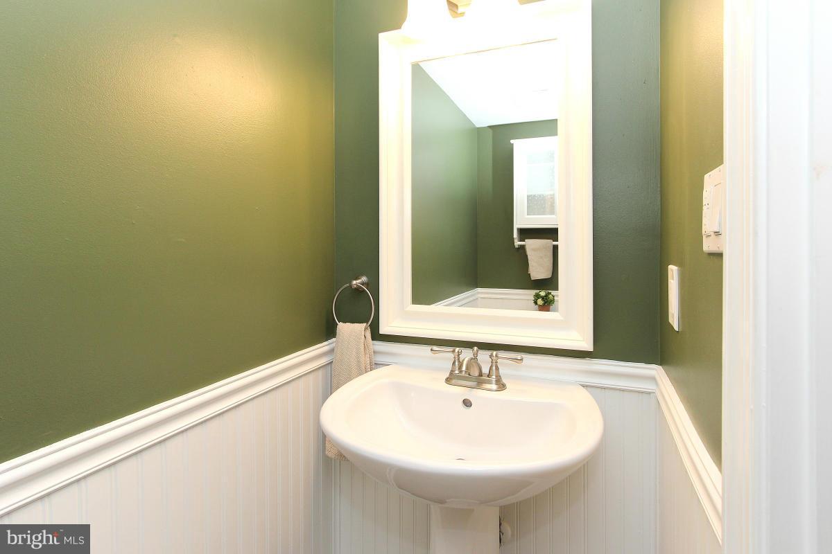 7916 Forest Path Way Springfield, VA 22153 - Photo 14 of 30 Bath