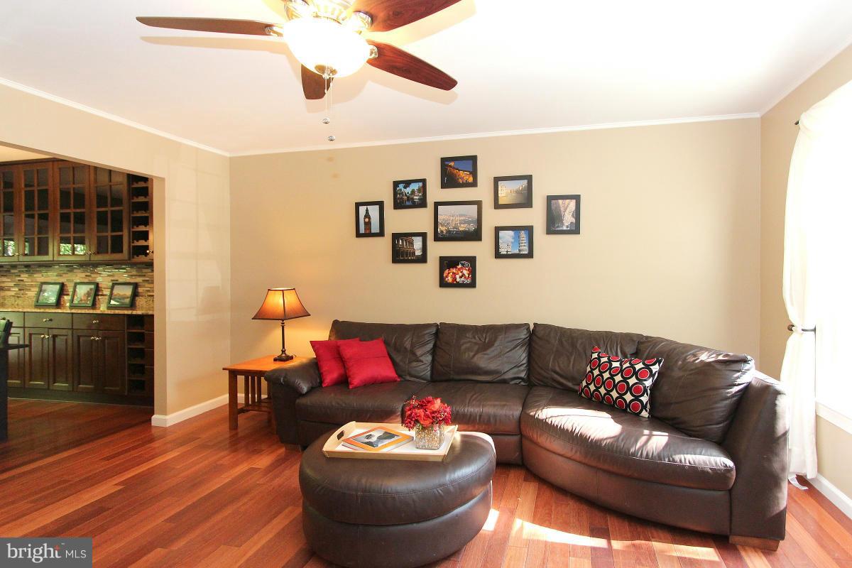 7916 Forest Path Way Springfield, VA 22153 - Photo 6 of 30 Living Room