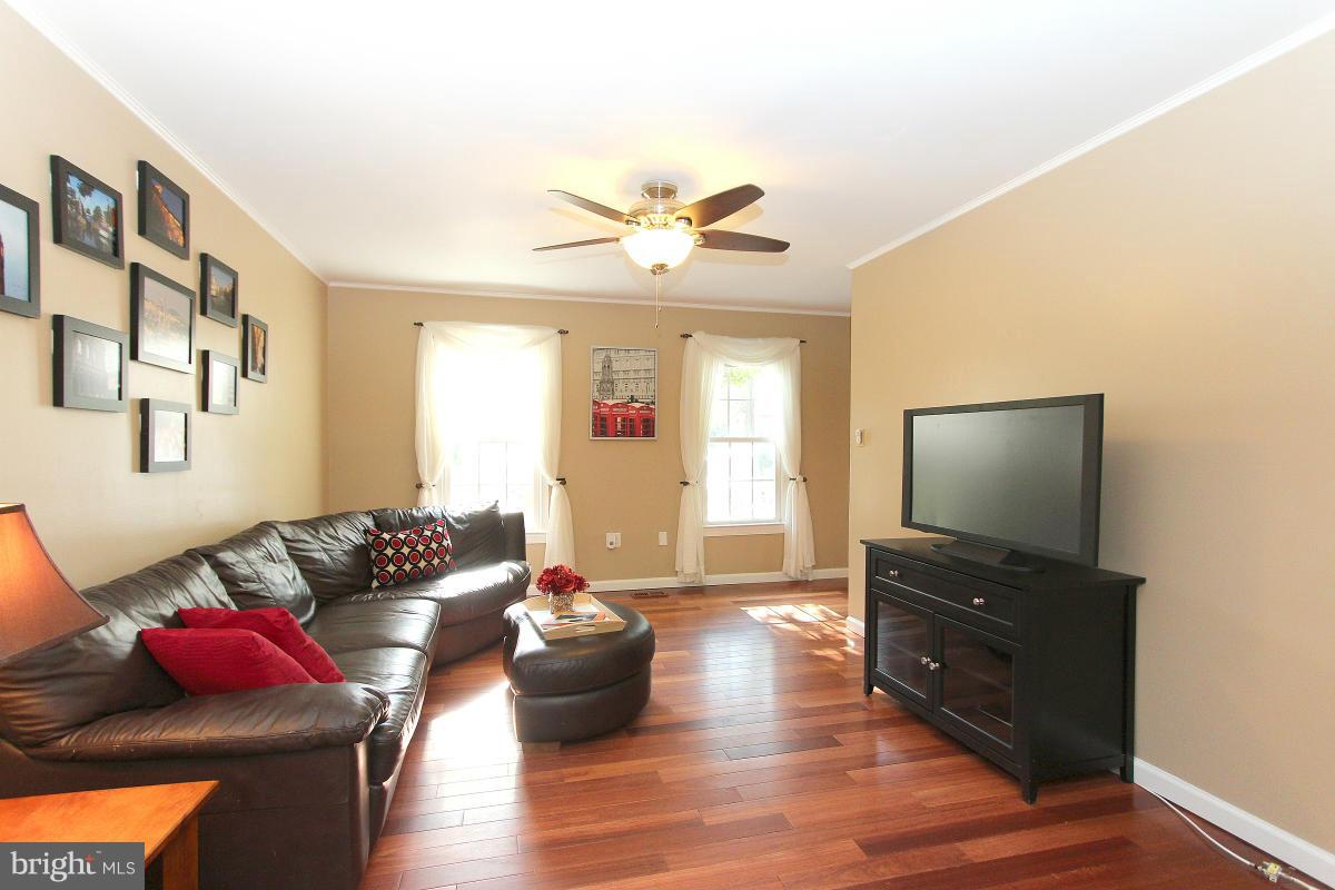 7916 Forest Path Way Springfield, VA 22153 - Photo 8 of 30 Living Room