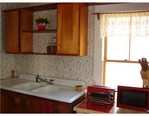 22 Old Station Road Woolwich, ME 04579 - Photo 3 of 13 Kitchen. Efficent kitchen with charm...