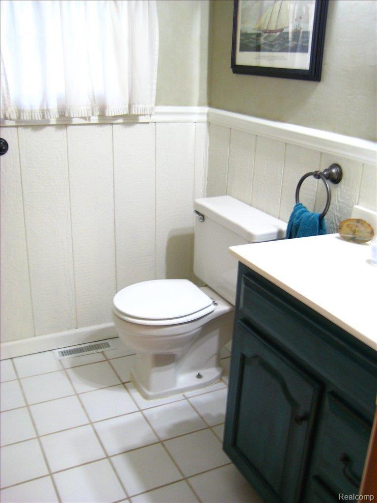 13635 Grafton Road Carleton, MI 48117 - Photo 4 of 18 2nd bath