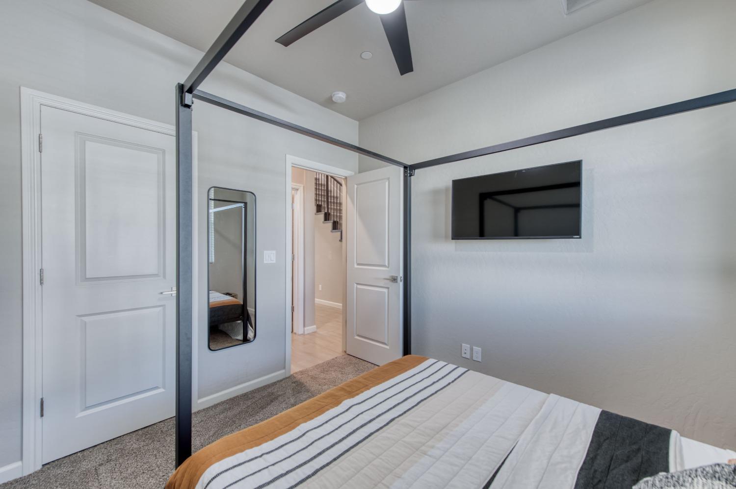 4136 Mecca Avenue Clovis, CA 93619 - Photo 23 of 44 a view of a hallway