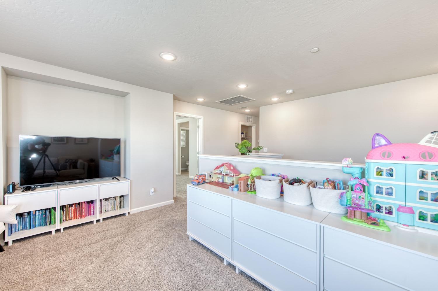 4136 Mecca Avenue Clovis, CA 93619 - Photo 30 of 44 a utility room with toys and flat screen tv