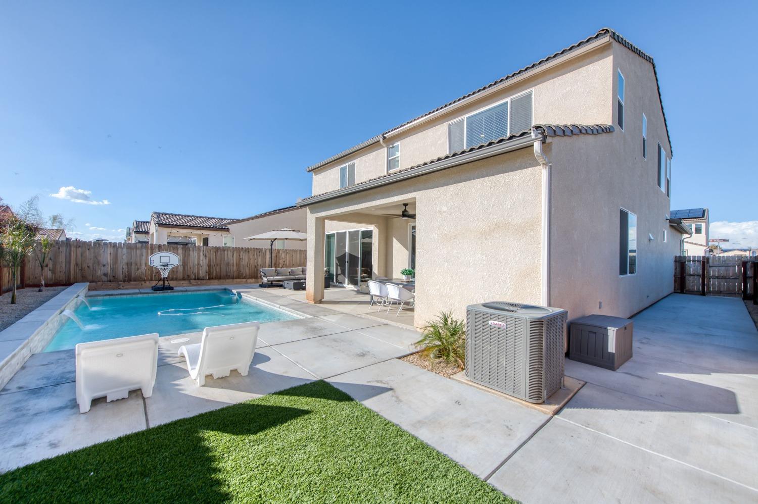 4136 Mecca Avenue Clovis, CA 93619 - Photo 41 of 44 a front view of house with a garden and patio