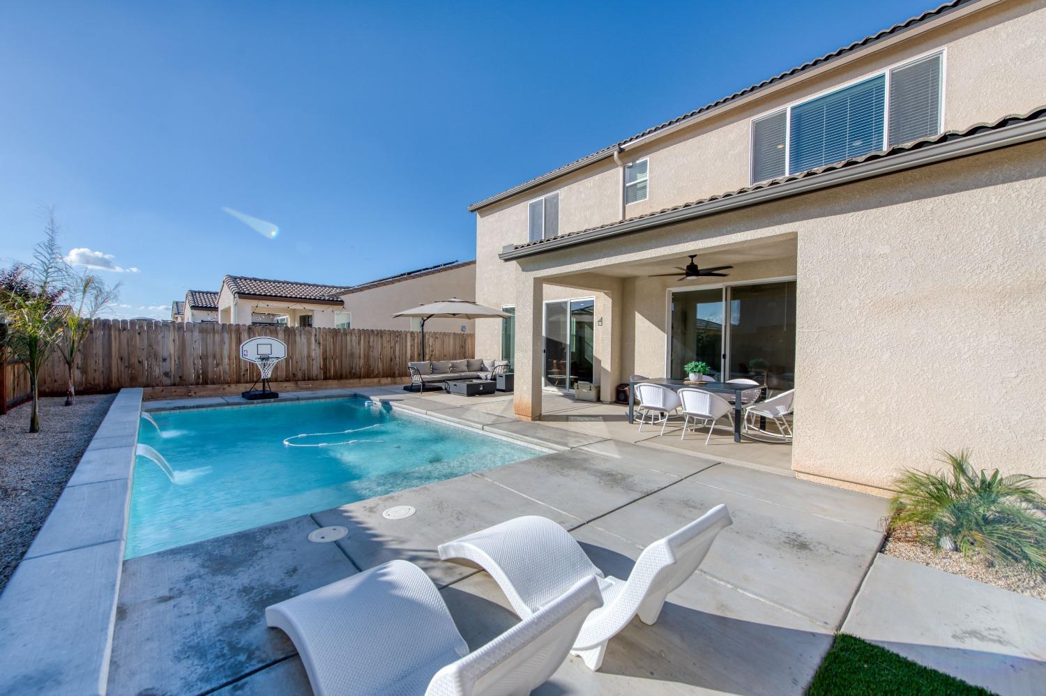 4136 Mecca Avenue Clovis, CA 93619 - Photo 42 of 44 a view of a house with backyard and sitting area