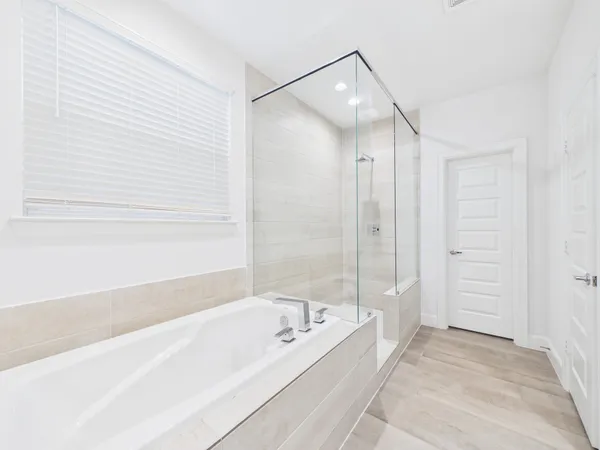 $2,800 | 2711 Clinton Drive, Houston, TX 77020