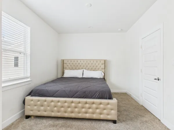 $2,800 | 2711 Clinton Drive, Houston, TX 77020