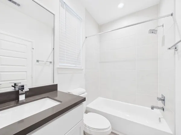 $2,800 | 2711 Clinton Drive, Houston, TX 77020
