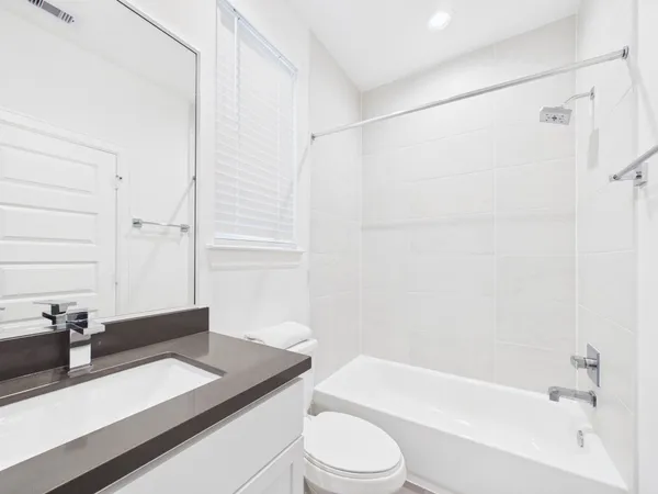 $2,800 | 2711 Clinton Drive, Houston, TX 77020