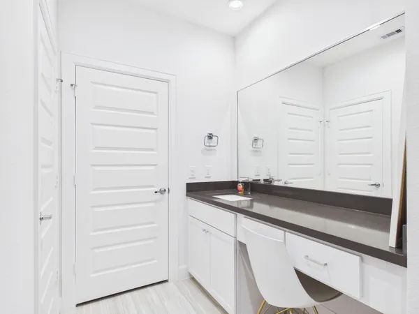 $2,800 | 2711 Clinton Drive, Houston, TX 77020