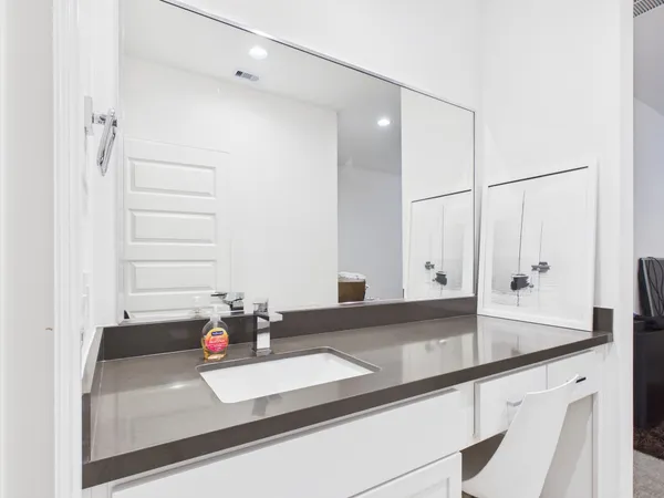 $2,800 | 2711 Clinton Drive, Houston, TX 77020