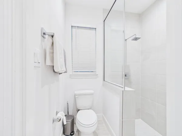 $2,800 | 2711 Clinton Drive, Houston, TX 77020