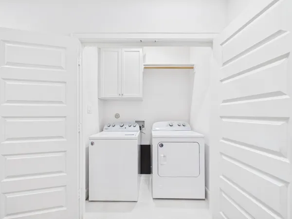 $2,800 | 2711 Clinton Drive, Houston, TX 77020