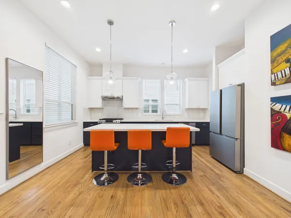 $2,800 | 2711 Clinton Drive, Houston, TX 77020