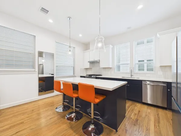 $2,800 | 2711 Clinton Drive, Houston, TX 77020