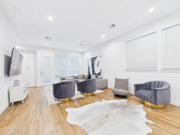 $2,800 | 2711 Clinton Drive, Houston, TX 77020