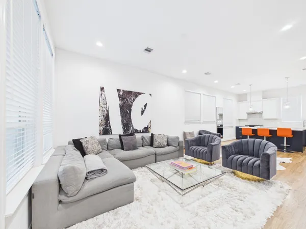 $2,800 | 2711 Clinton Drive, Houston, TX 77020