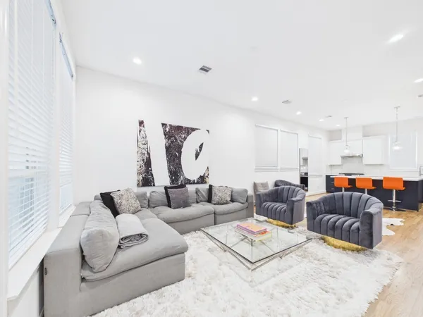 $2,800 | 2711 Clinton Drive, Houston, TX 77020