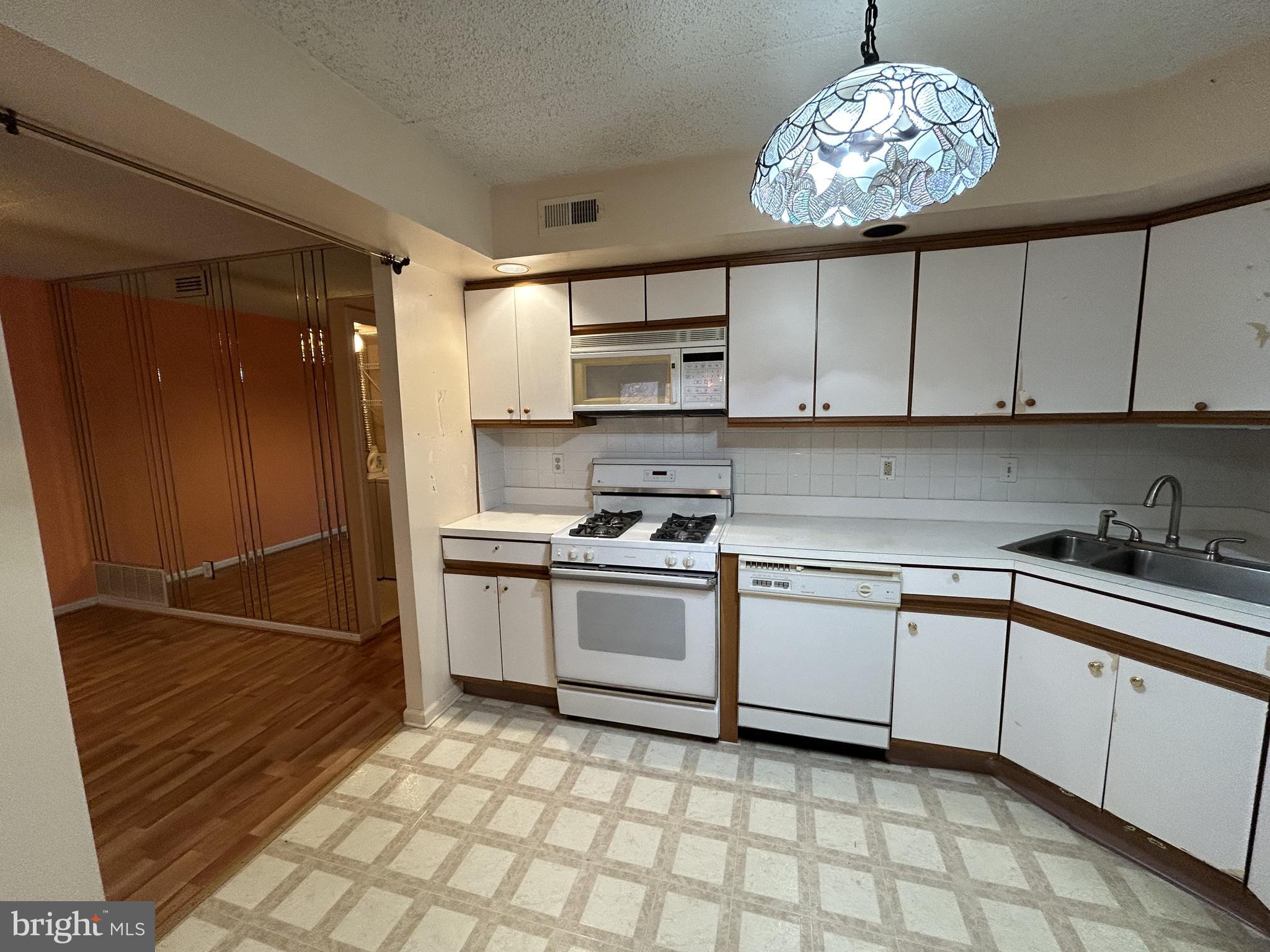 2015 Welsh Road, Unit A19 Philadelphia, PA 19115 - Photo 10 of 27 Gallery Image 10