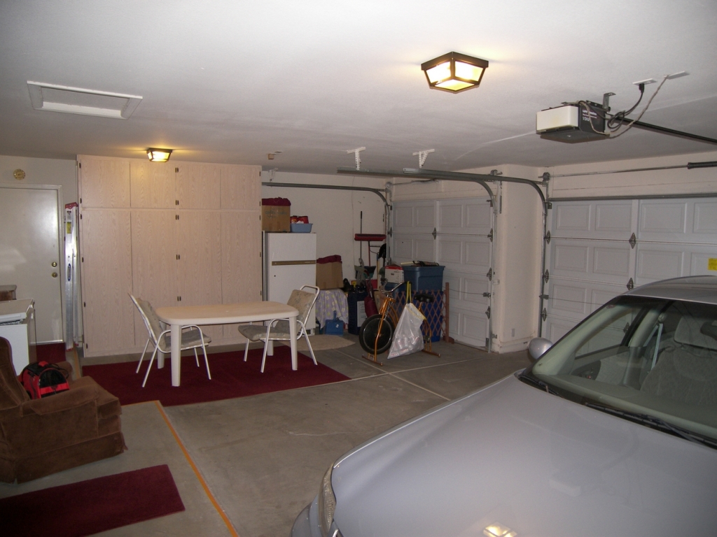 233 West Smoke Tree Road Gilbert, AZ 85233 - Photo 17 of 17 MLS Garage