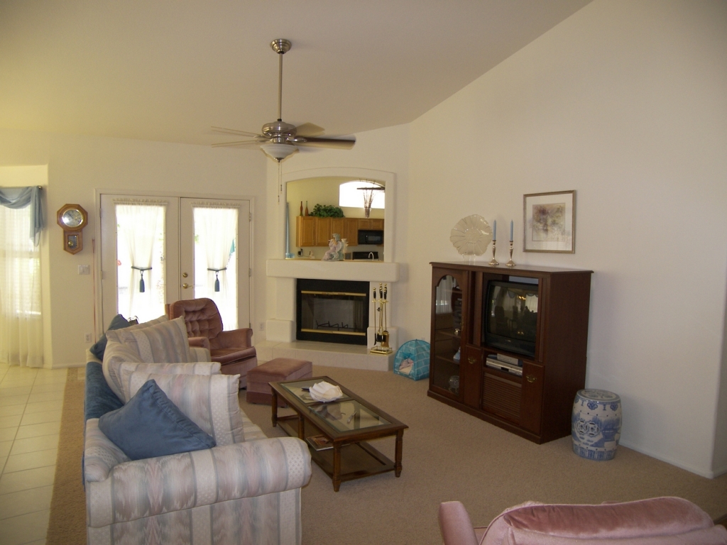 233 West Smoke Tree Road Gilbert, AZ 85233 - Photo 5 of 17 MLS Family