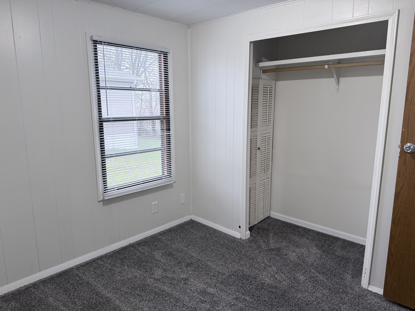 31 Meadowlark Lane Beecher, IL 60401 - Photo 20 of 22 a room that has a window in it