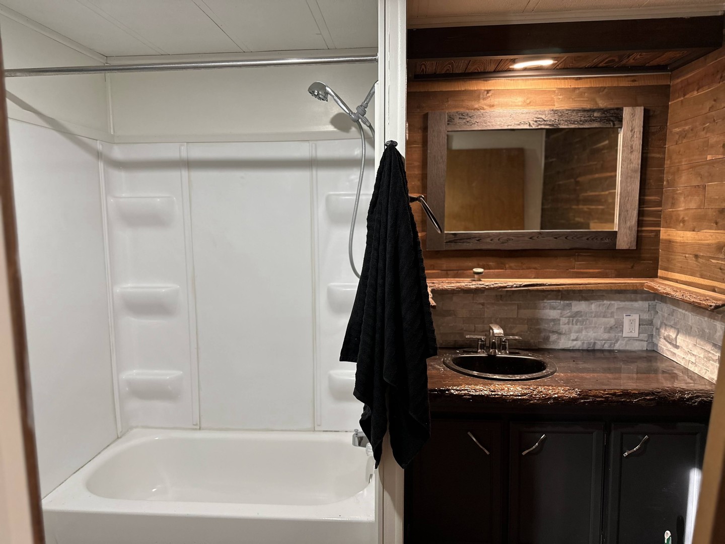 31 Meadowlark Lane Beecher, IL 60401 - Photo 21 of 22 a bathroom with a bathtub and a sink