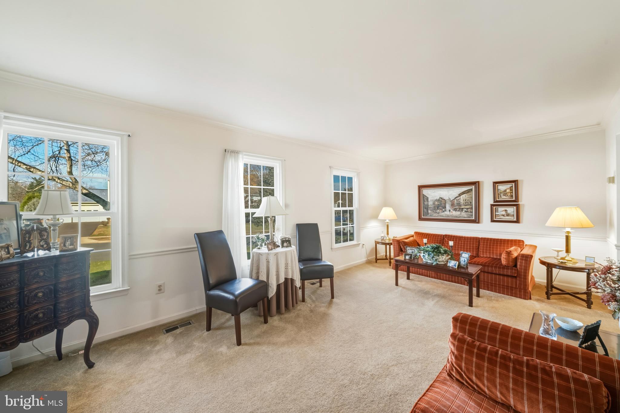 20 Allenhurst Court Gaithersburg, MD 20878 - Photo 38 of 57 a living room with furniture and a window