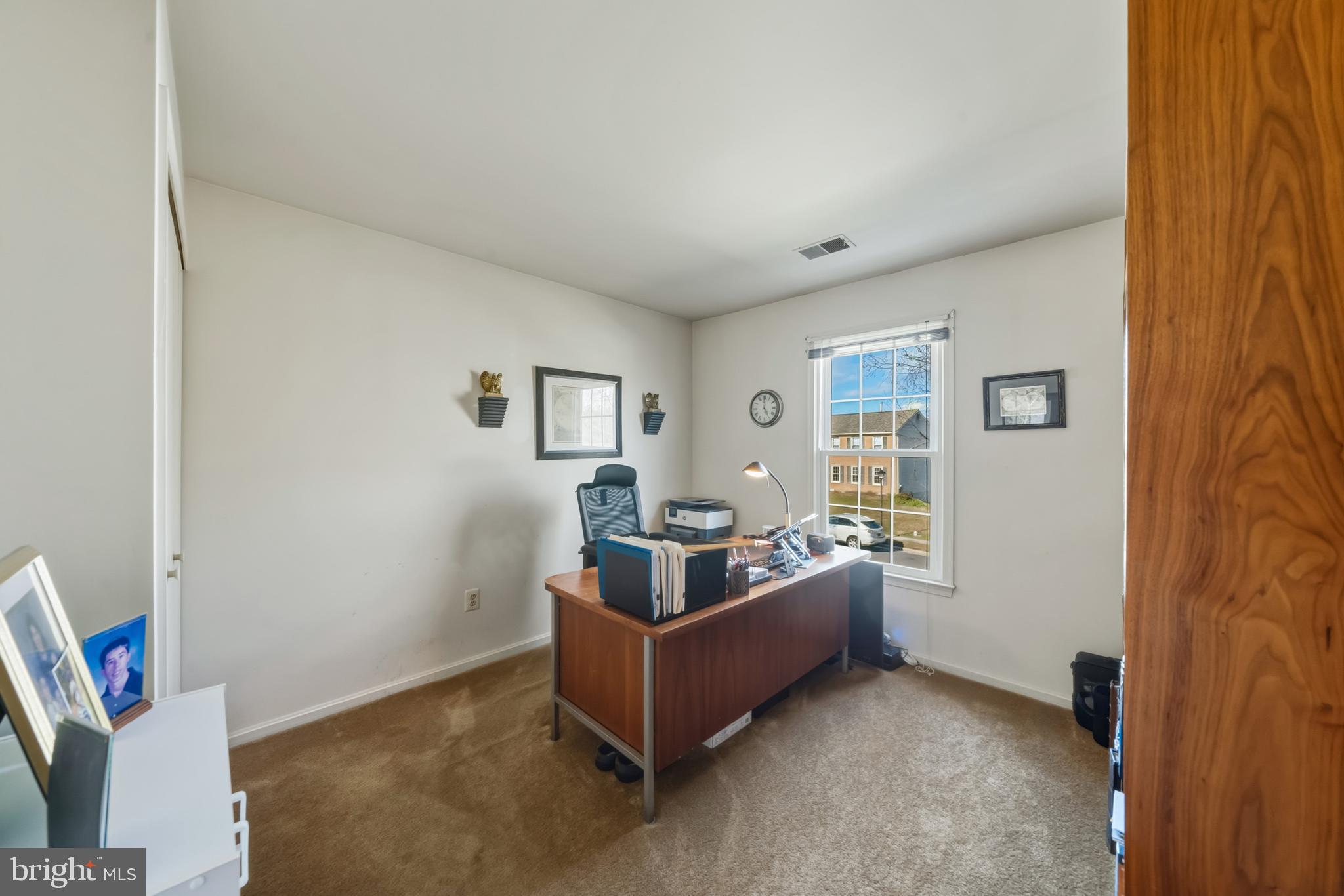 20 Allenhurst Court Gaithersburg, MD 20878 - Photo 42 of 57 a living room with furniture and a window