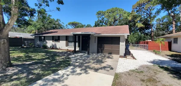 $2,295 | 2848 East Mark Drive, Sarasota, FL 34232