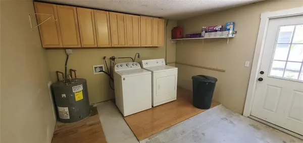 $2,295 | 2848 East Mark Drive, Sarasota, FL 34232