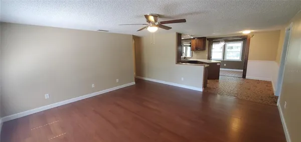 $2,295 | 2848 East Mark Drive, Sarasota, FL 34232