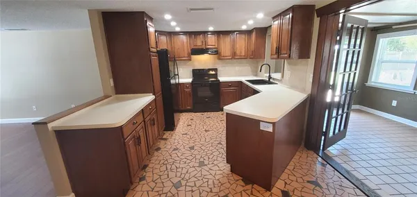 $2,295 | 2848 East Mark Drive, Sarasota, FL 34232