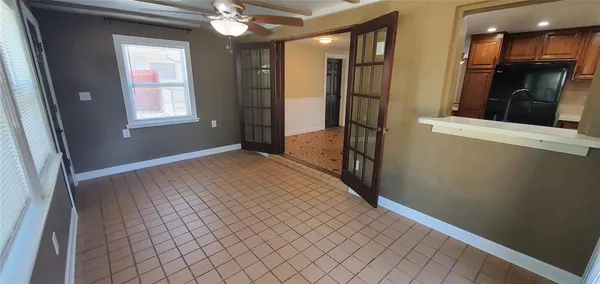$2,295 | 2848 East Mark Drive, Sarasota, FL 34232