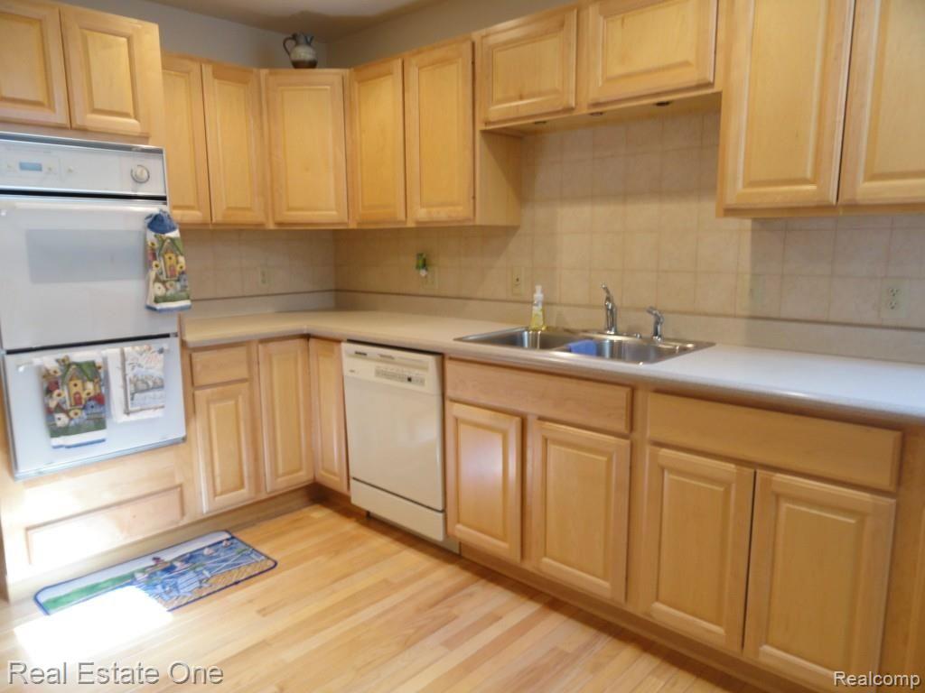 26320 Drake Road Farmington, MI 48331 - Photo 5 of 26 DSC00607.jpg
