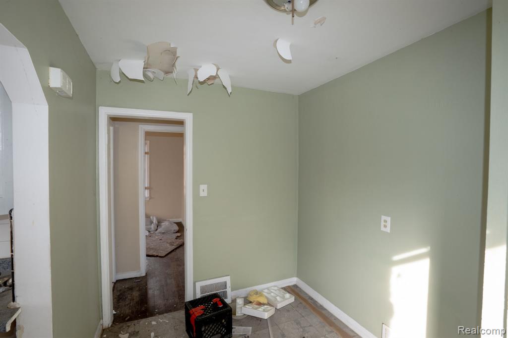 5045 Cadieux Road Detroit, MI 48224 - Photo 13 of 24